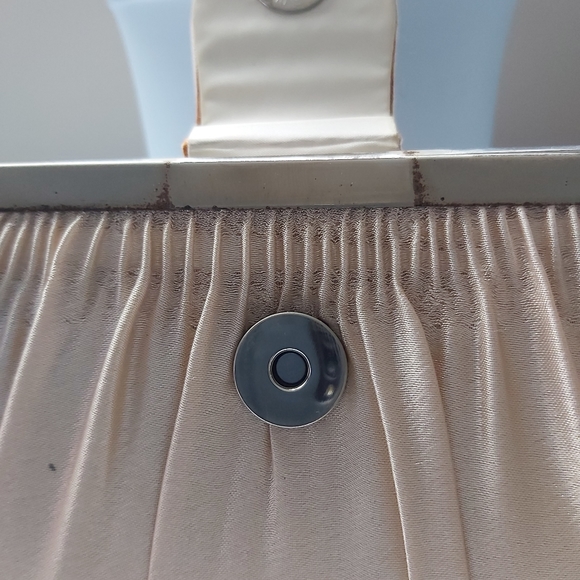 Beige clutch with shiny crystal clip on clasp, 9.5"×4.3" - Picture 5 of 8